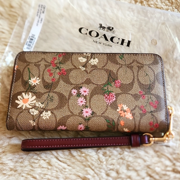 NWT Coach Signature Wildflower Long Zip Wallet/Wristlet ๐๐ค - Picture 4 of 16
